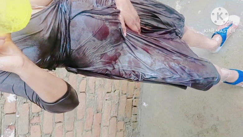 Ankurpriya000: Seeing Sister-in-law Taking a Bath, Father-in-law Sister-in-law's Gand Full Hot...