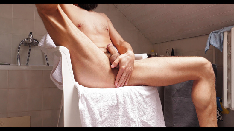 Jerking studs: बाथरूम में झटका