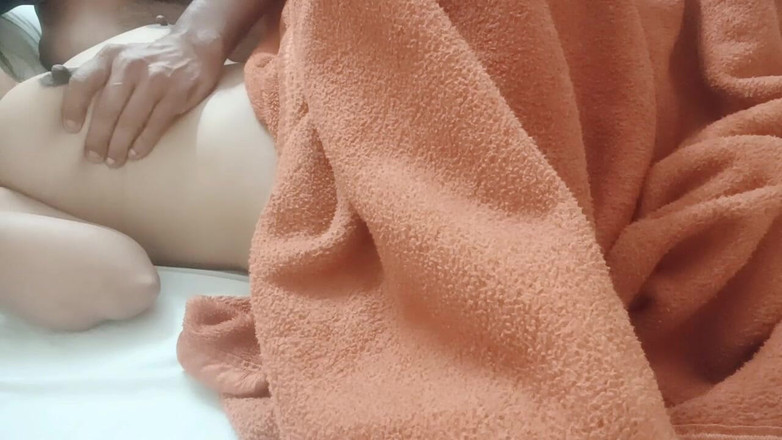 William Wallace: देसी लड़की mona और उसका बॉयफ्रेंड सुबह के सेक्स का मजा लेते हैं