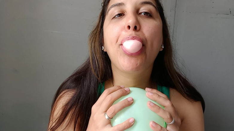 melu_world: Zielone balony i różowy bubblegum zbliżenie cios - króliczek Looner
