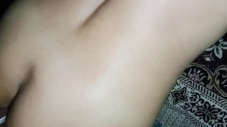 Netu: Daver bhabhi, sodomie en missionnaire, conversation coquine en hindi