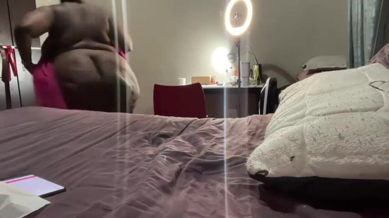 Legendary Booty Overdose: Bbw tettona stuzzica e geme a letto