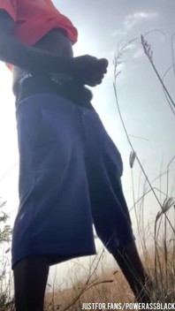 털이 무성한 보지를 자위해
