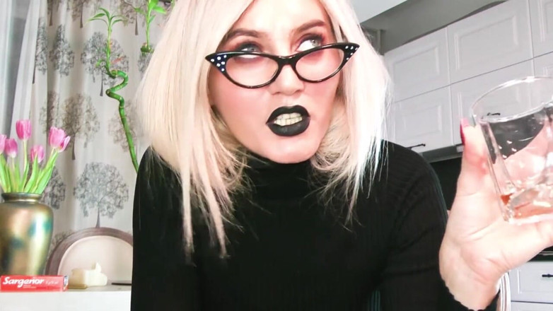 Goddess Celine: Dominación de pantimedias