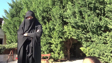 Nikky Thorne: İki sürtük izinsiz girdiği için cezalandırıldı