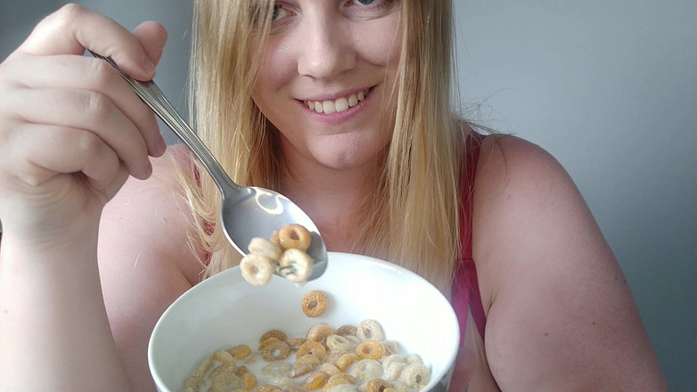 Julie_Bliss: Julie Bliss - Giantess Breakfast