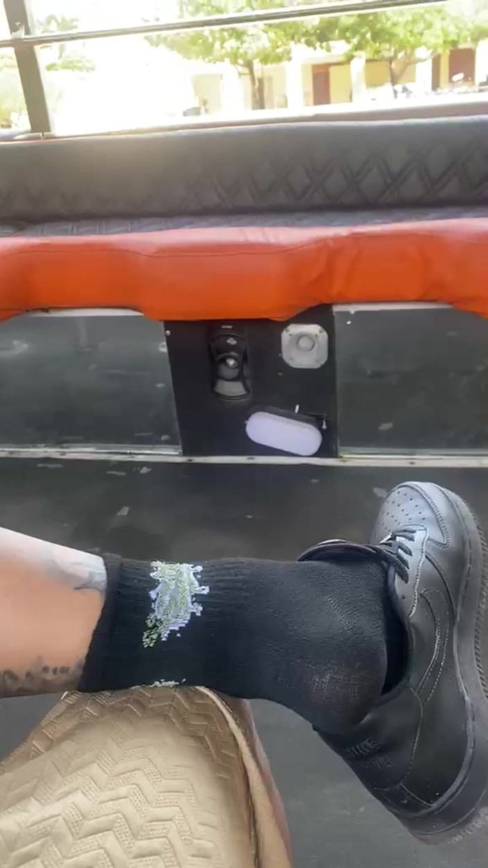 Mr Feet Colombia: Andando pelo Castelo de Cartagena e eu tiro meus sapatos...