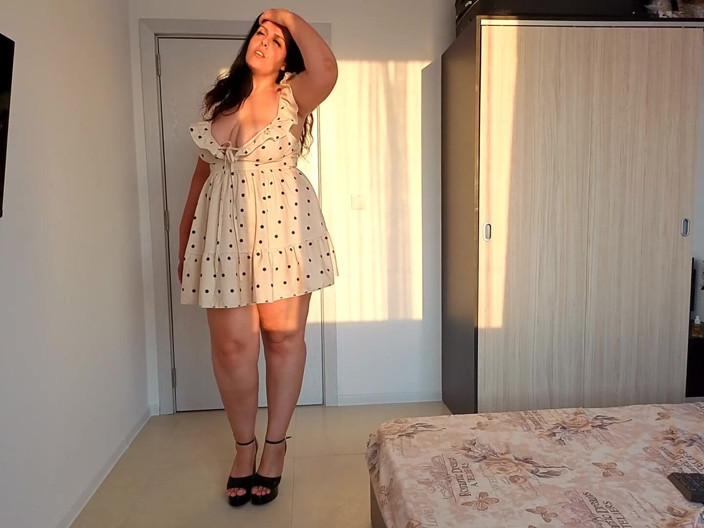 Young_strawberry: Stemommy s’habille comme une salope et veut sortir comme ça