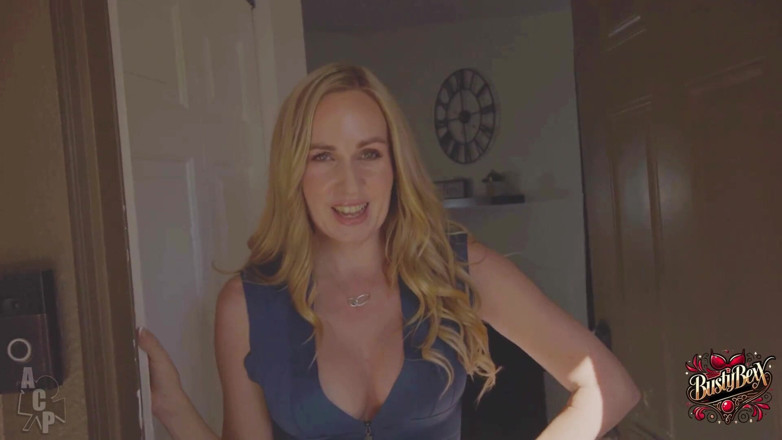 Busty Bexx: Milf n galletas con Gibby, el payaso y Sierra Spunk
