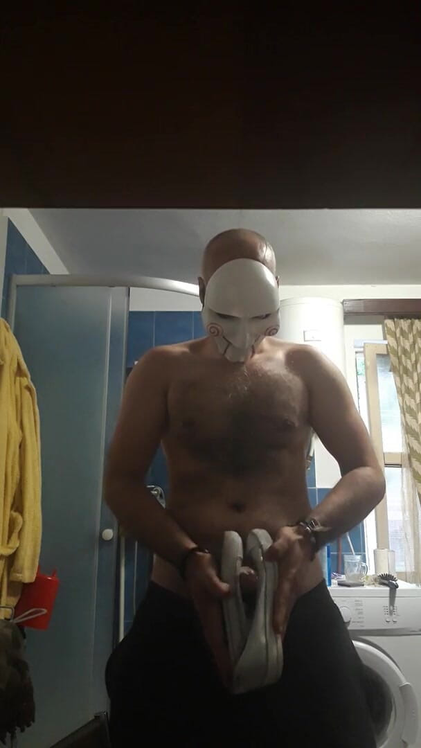 SingerMask: Handjob tergesa-gesa untuk tidak ditangkap oleh ibu tiri