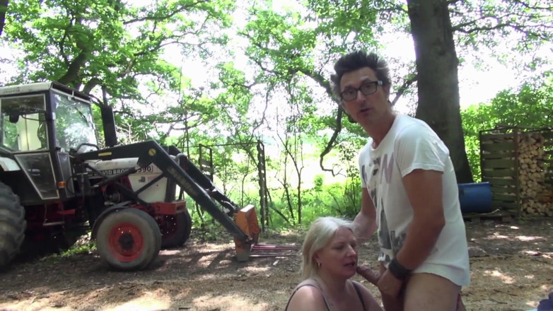 FUCK PARTY XXX: Пишна блондинка любить трахатися на відкритому повітрі з хлопцем, який вона щойно зустріла
