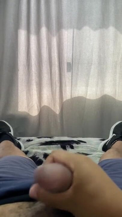 Dylan Ford: Twink Brazil melancap dan memancut mani dengan kasut pada | Dylan...