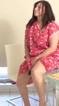 Questa ragazza dalla Germania ha giocato con la sua figa nel casting
