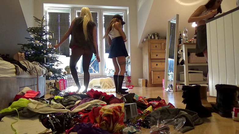 Leon Lambert Girls Twerk Parties CFNM: 膝盖袜子没有限制，性感连衣裙，连衣裙，没有内裤，舞蹈，帽子，牛仔情节 #8