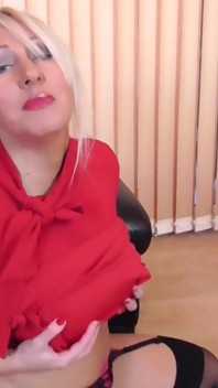 Safada Inglesa MILF Em Lingerie Sexy Esfrega Seus Lábios Grandes Da Buceta Na Câmera