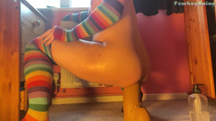 Rainbow Femboy: Glattes Femboy-Raine-Training mit Xl-dildo