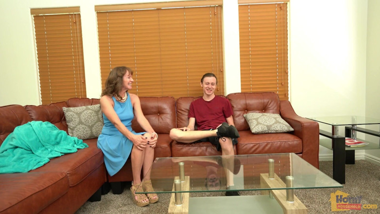 Horny Household: Sousedské sexuální interakce se sexy pumou