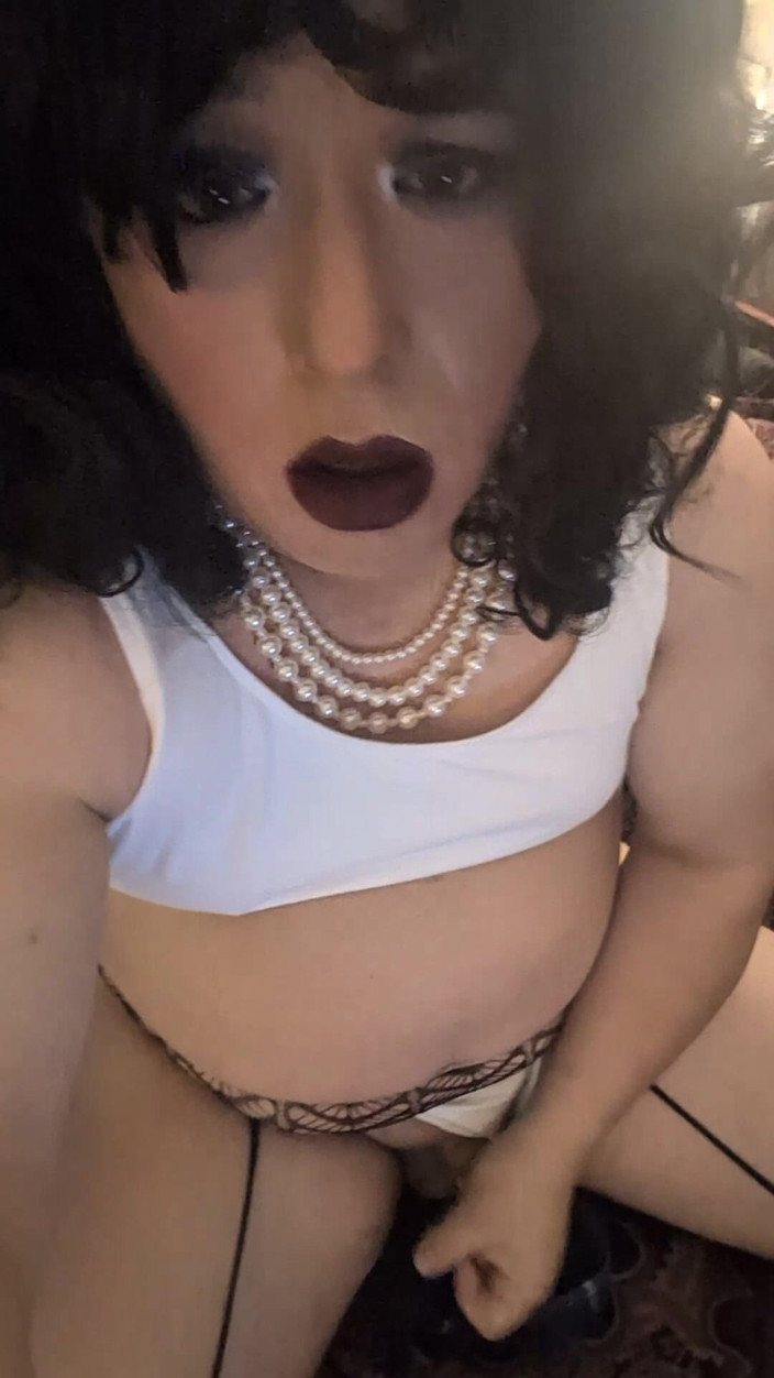 Tongue Lashor 69: Masturbarse clip 09