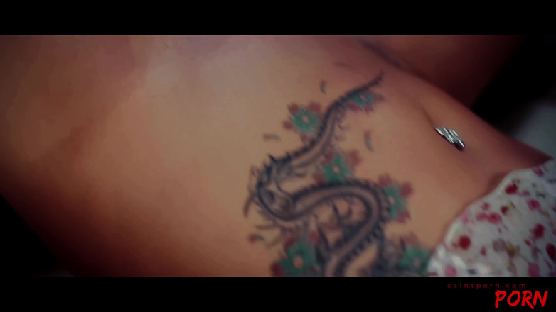 SaintPorn: Blond änka smakar livet från en ny mans utsäde