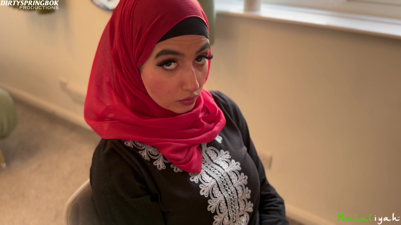 Aaliyah Yasin: Aaliyah Yasin пытается не глотать сперму своего сводного брата