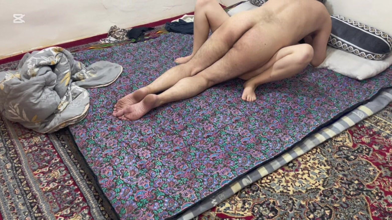 Roben: Aku berbagi rumah sama gadis kampus sambil bugil!