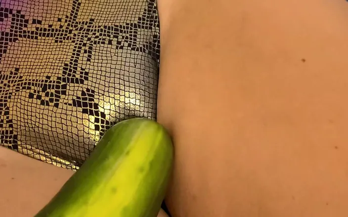 RefillMeAsYouWant: Cucumber in Pussy and Ass