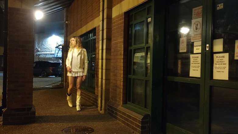 The Midnight Minx: Estación de autobuses intermitente