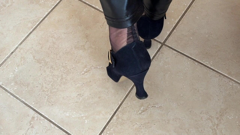 Aunty Sandra vintage girdle queen: Aunty Sandra Stripping for You All Vgq34