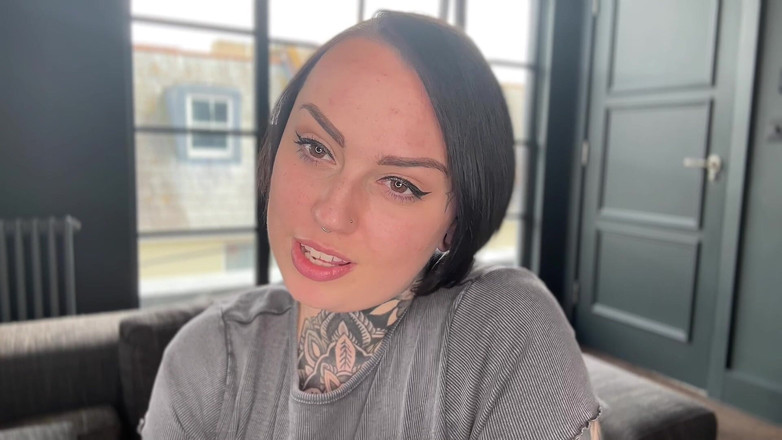 Miss Valentina: Ám ảnh với việc bú cu