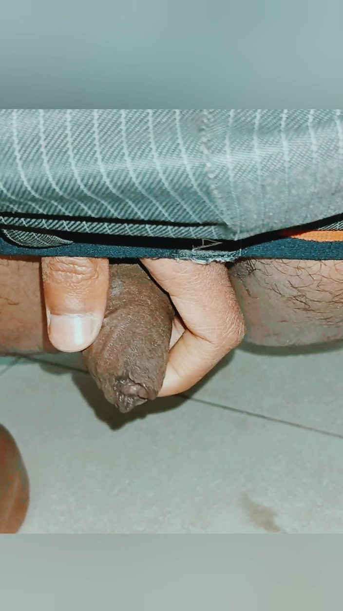 Hot sexy Sneha: 오줌 싸는 소녀 화장실