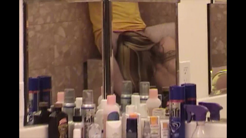 Old style xxx all you need to fuck: Blonďatá holka klečí a saje hluboko do krku Obrovský penis...