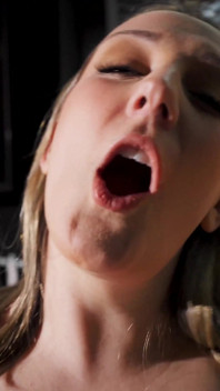 Šukání Děvky MILF Barmanky - Clara Dee POV Virtuální Sex
