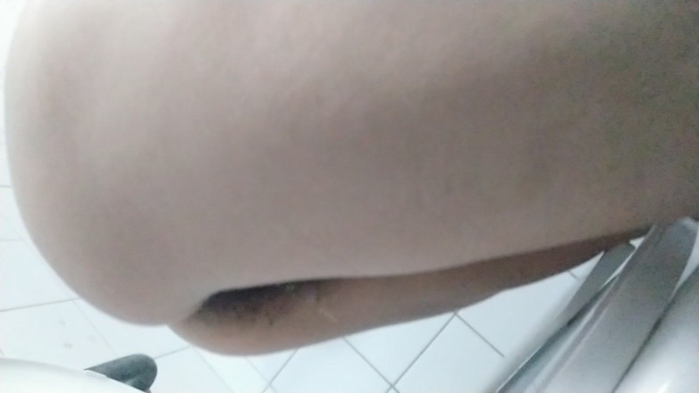 Ms Candy Bunny: Umumi banyoda işiyor