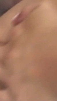 Schmutzige latina-transe mit dicken titten fickt jungen kerl anal