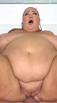 Blonde bbw berijdt grote blanke pik