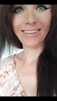 Saya Mengedit Video Baru Semasa Nicole Menjadi Terlalu Miang
