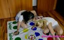 Sexy Dirty Girl: Lesbi adolescentes jogando jogo twister