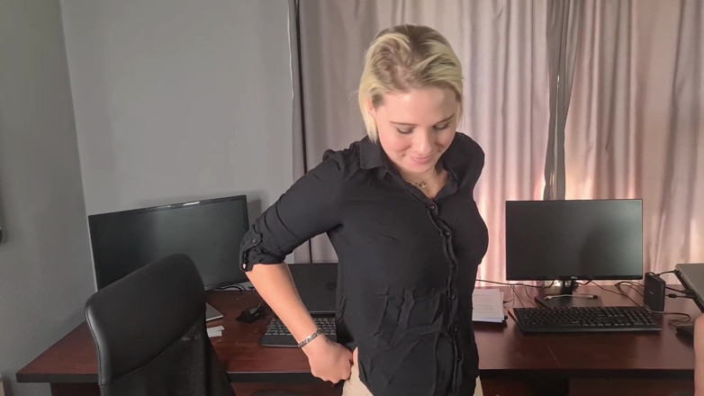 domslutfucker: Casting, blonde schlampe bekommt den job nach dem strap-on-arsch-zu-mund-ficken