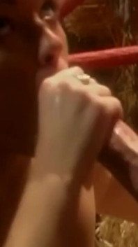 Troia bionda fienile sborrata dentro profonda e sborra gocciolante