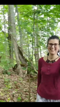 Cuando dos mujeres exploran el bosque