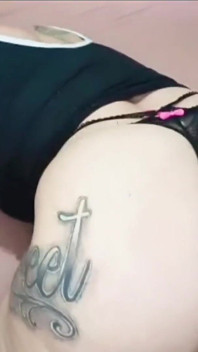 Latina tatuată care face cea mai bună sex oral și primește pula în fundul strâns