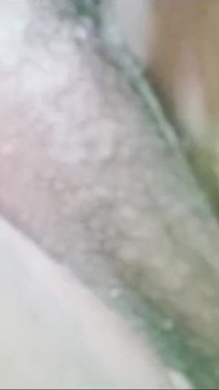 Une MILF philippine sexy fait de la crème avant de baiser