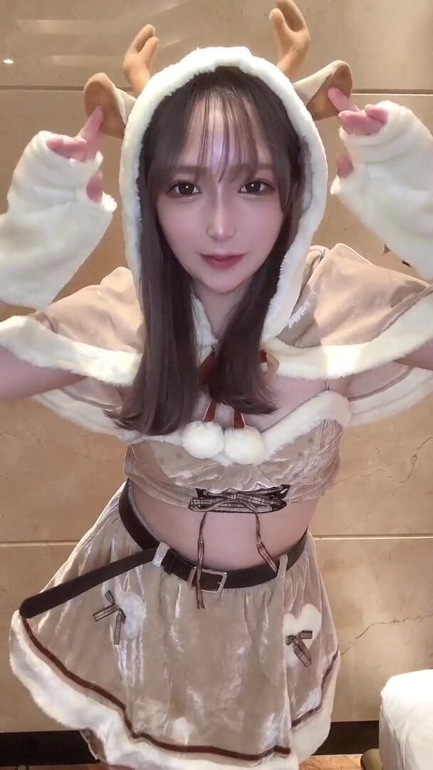 MilkyUni: Cosplayers ' Krismas berpakaian langsung