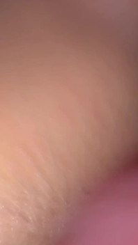 Mi novio se folla mi coño mojado desde abajo con su gran pene