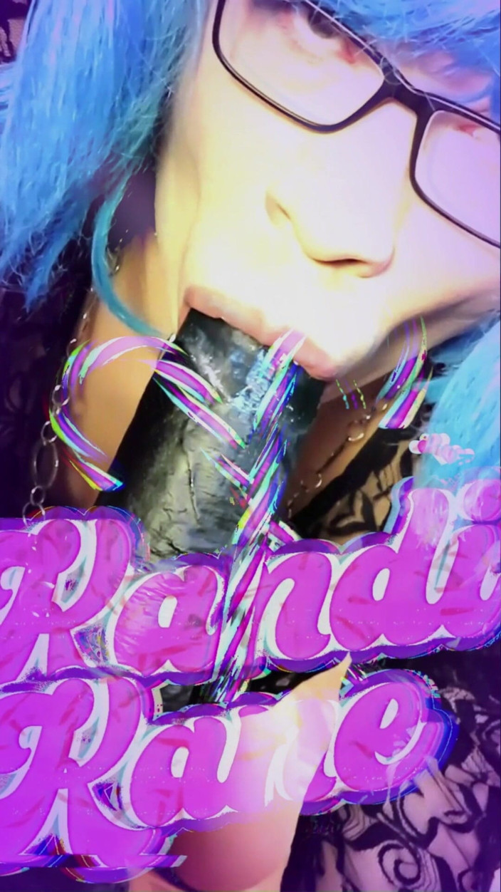kandiKane: Sissy-schlampe kandi kane tief in den hals slurp &amp; lutschen schwanzanbetung