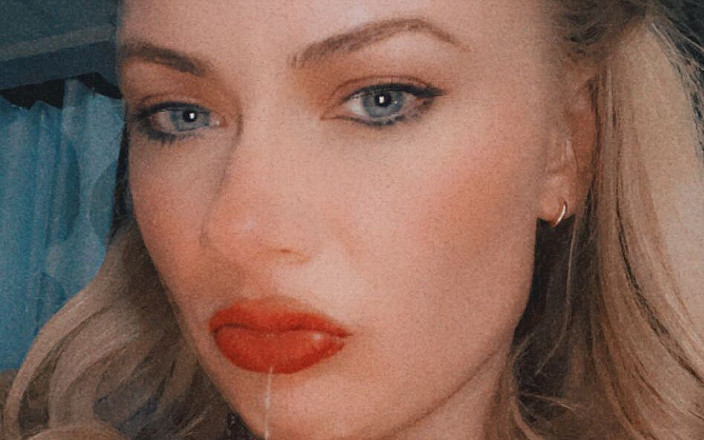 MARGOT HARLEY: Lascia che ti vizi come non può &amp; non vuole fare...