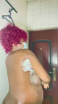 Kencing semasa mandi saya sangat menyeronokkan