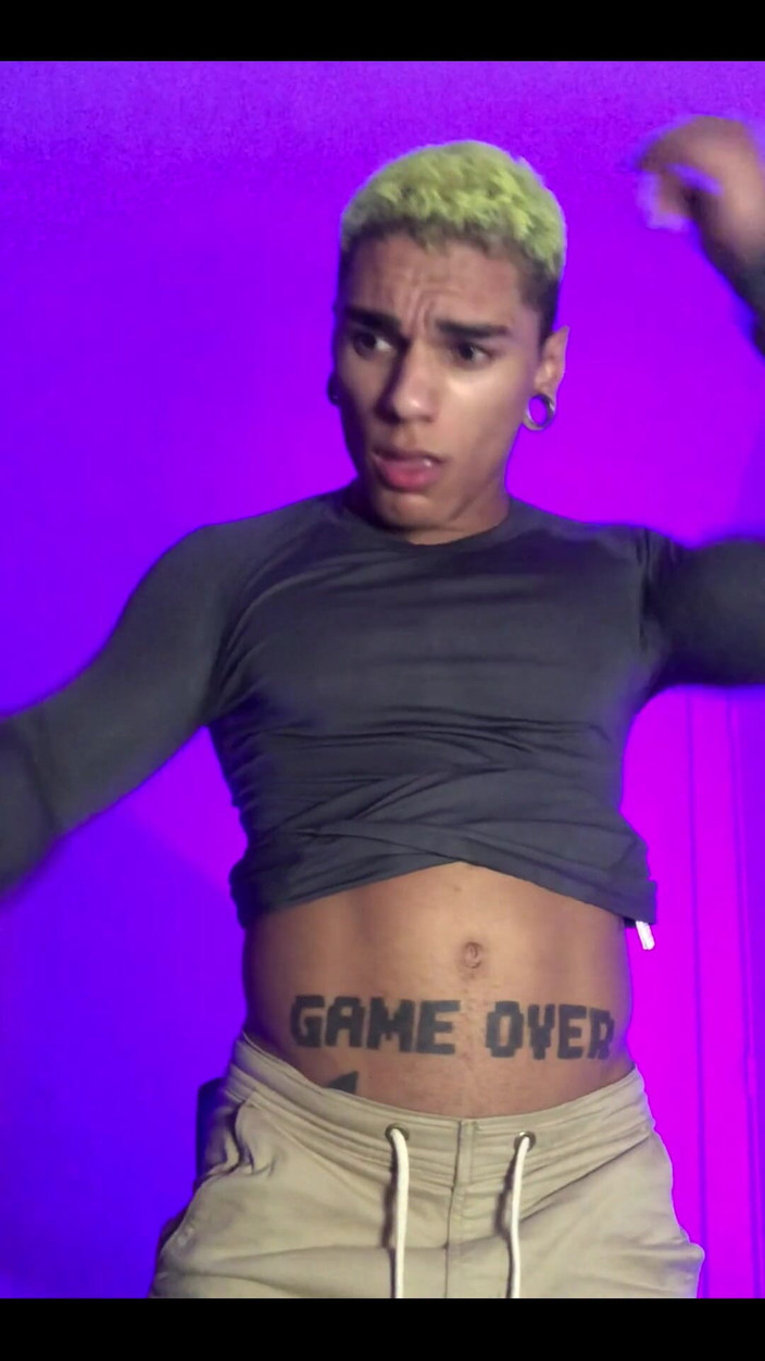 Exxtevao: Хочешь принять душ со мной?