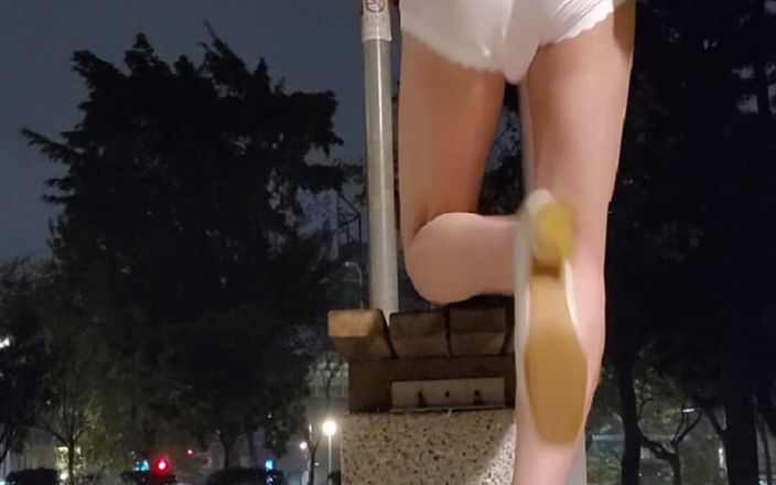 Taiwancdgirl: Açık havada mastürbasyon kalbimi daha hızlı atıyor.