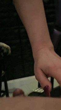 Sheela Sinner Aux Longs Ongles Huilés, Bondage Sur La Crémaillère, Partie 2